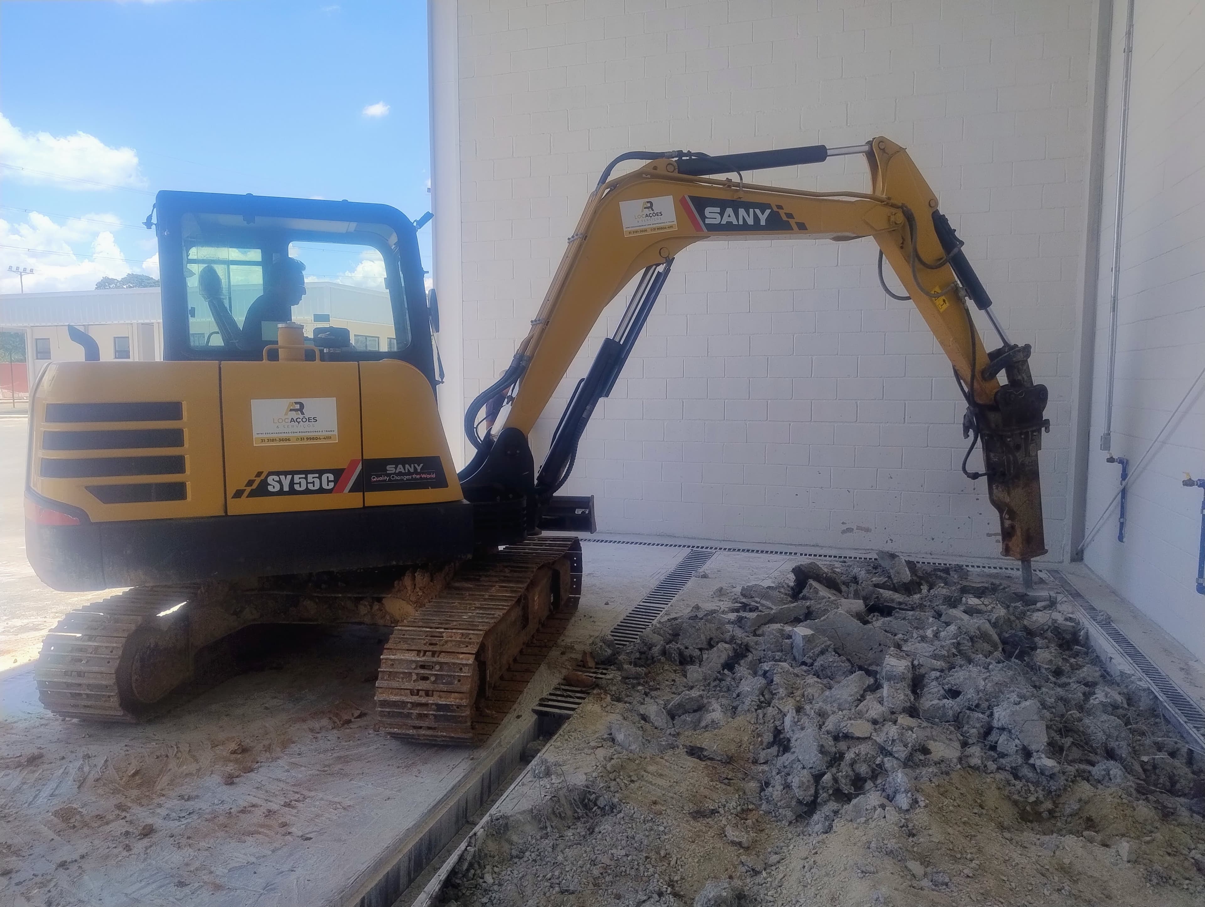 DEMOLIÇÃO DE PISO INDUSTRIAL EM BETIM – MG